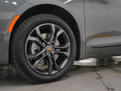 Used 2023 Chrysler Pacifica Touring-L w/ Road Tripper Package image 28