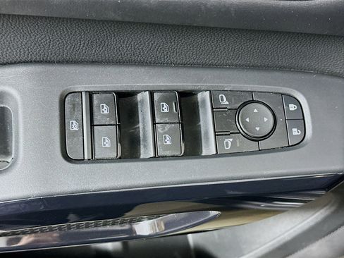 Used 2024 Nissan Pathfinder S image 15