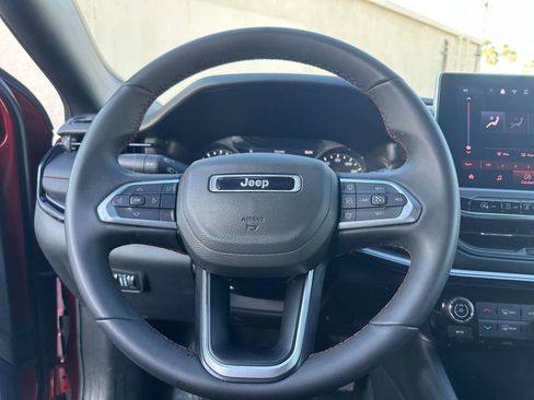 Used 2025 Jeep Compass Trailhawk image 27