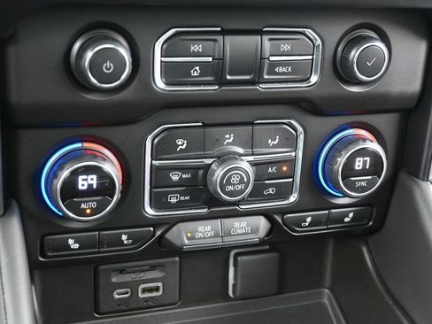 Used 2021 Chevrolet Tahoe Z71 w/ Z71 Off-Road Package image 12