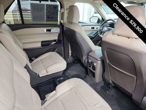 Used 2020 Ford Explorer Platinum w/ Premium Technology Package image 28