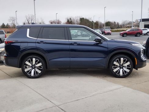 New 2026 Mitsubishi Outlander SE image 14