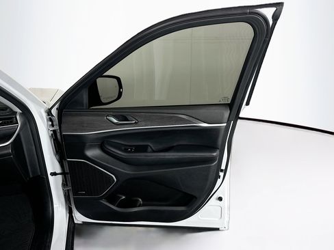 Used 2023 Jeep Grand Cherokee L Limited w/ Luxury Tech Group II image 34