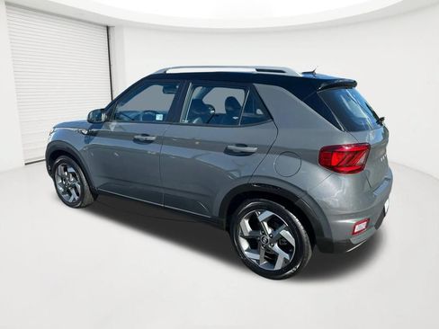 Used 2025 Hyundai Venue Limited FWD image 7