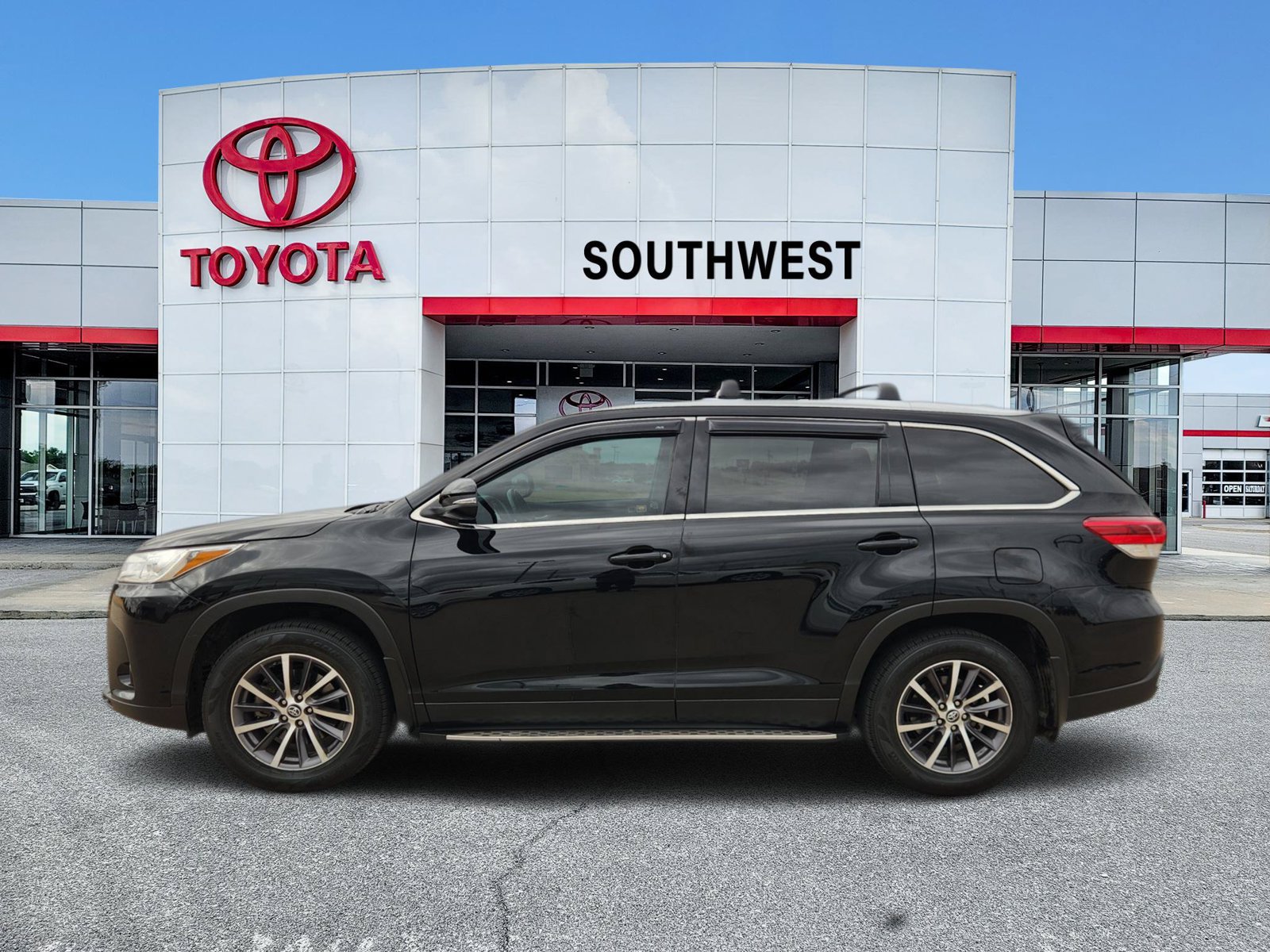 Used 2019 Toyota Highlander XLE AWD/4WD image 3