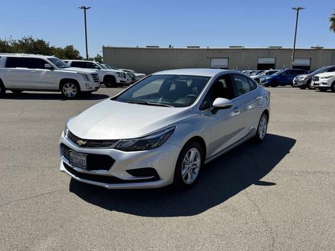 Used 2018 Chevrolet Cruze LT w/ LT Fleet Convenience Package FWD image 5