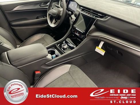 New 2025 Jeep Grand Cherokee Altitude w/ Trailer Tow Package image 25