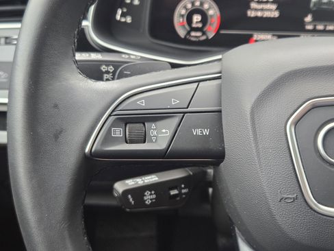 Used 2023 Audi Q8 Premium image 26