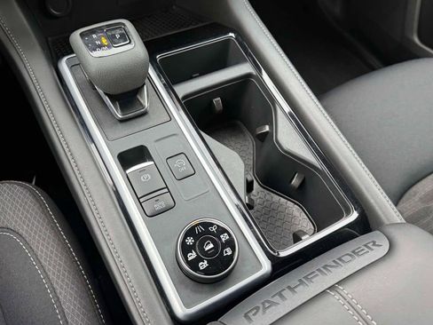 Certified 2024 Nissan Pathfinder SV image 31