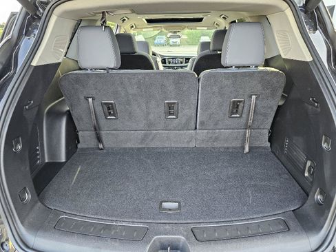 Used 2021 Buick Enclave Essence w/ Sound and Sites Package AWD/4WD image 29