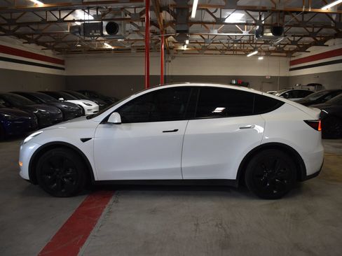 Used 2021 Tesla Model Y Long Range AWD/4WD image 7