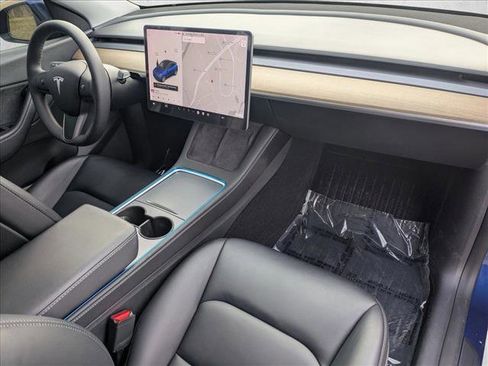 Used 2022 Tesla Model Y Long Range image 20