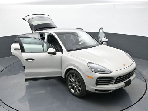 Certified 2022 Porsche Cayenne S AWD/4WD image 33