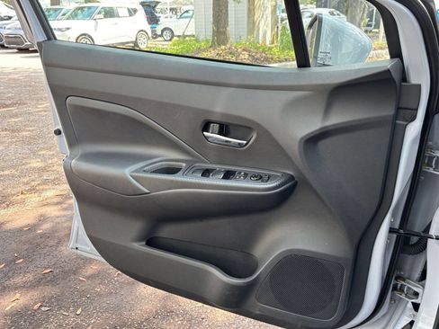 Used 2025 Nissan Versa SV FWD image 18