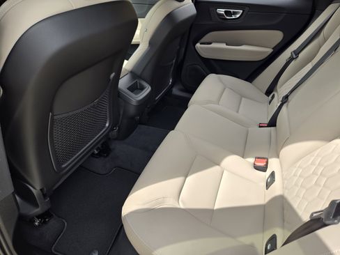 Used 2026 Volvo XC60 B5 Core AWD/4WD image 30