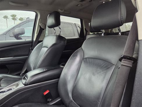 Used 2019 Dodge Journey Crossroad w/ Family Entertainment Group image 4