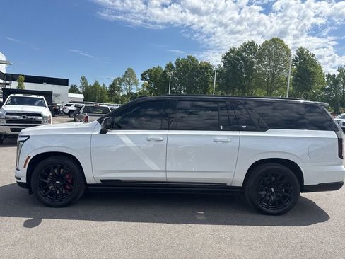 Used 2025 Cadillac Escalade ESV Sport Platinum AWD/4WD image 2