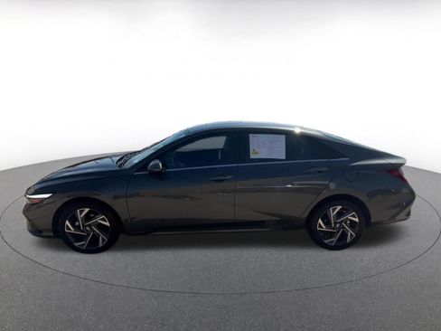 Used 2025 Hyundai Elantra SEL image 9