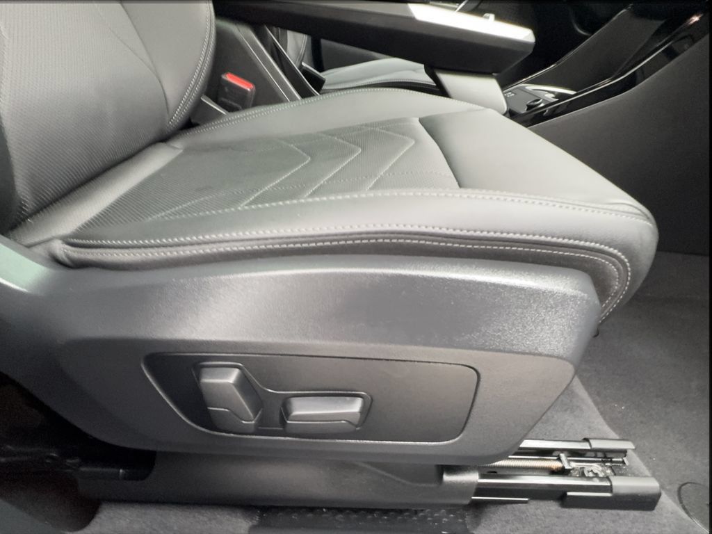 Used 2025 BMW X2 xDrive28i AWD/4WD image 32
