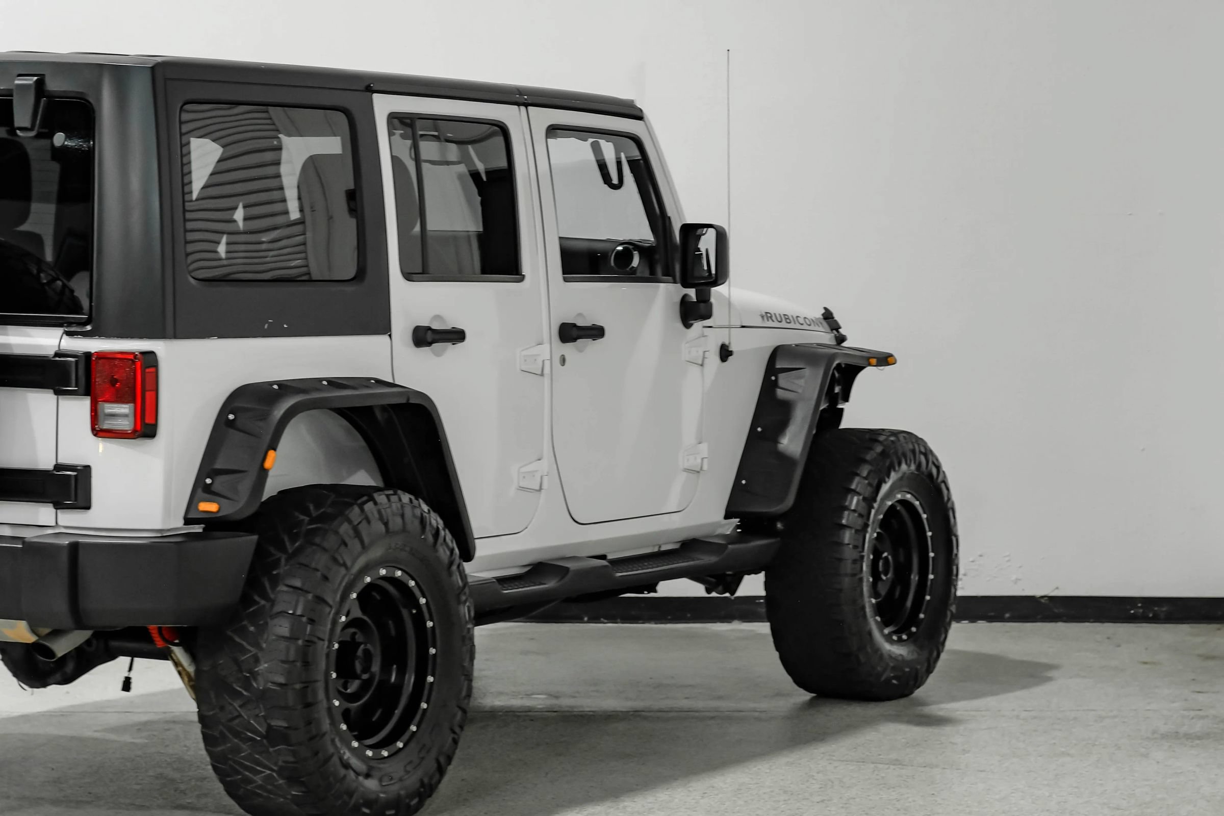 Used 2015 Jeep Wrangler Unlimited Rubicon w/ Connectivity Group AWD/4WD image 15