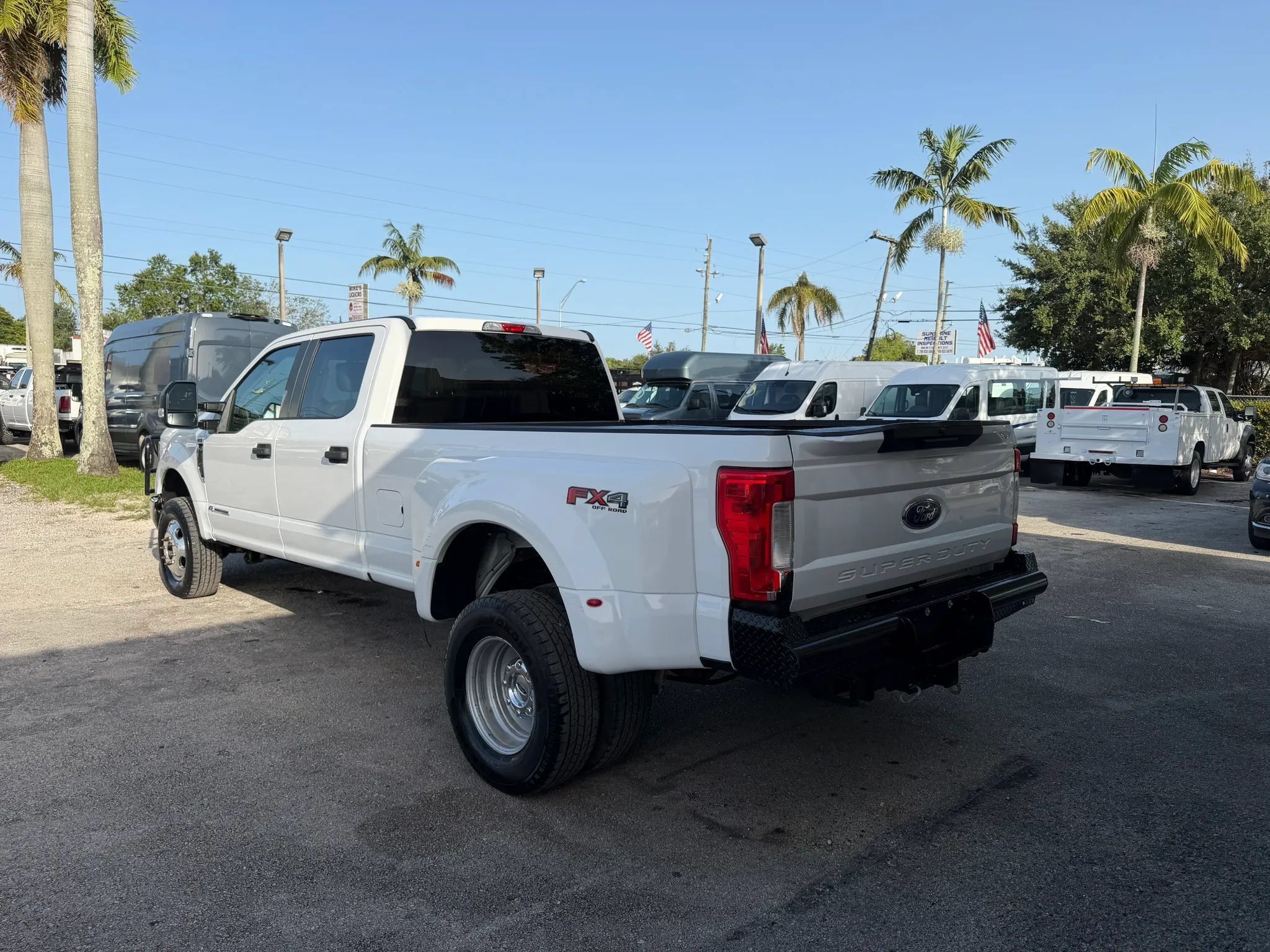 Used 2017 Ford F350 4x4 Crew Cab XL DRW w/ Power Equipment Group image 3