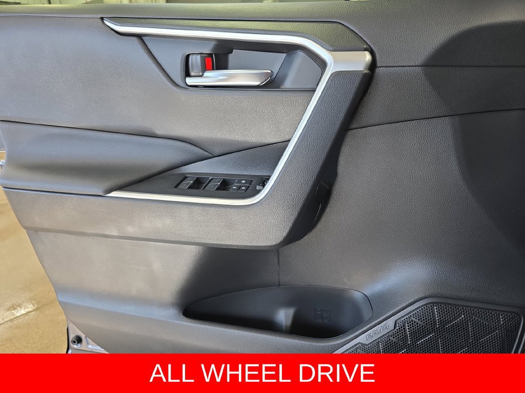 Used 2022 Toyota RAV4 XLE Premium AWD/4WD image 27