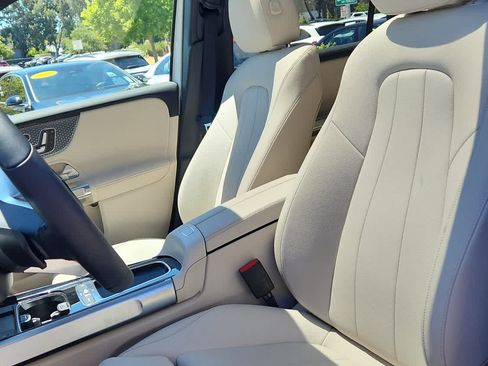 Used 2026 Mercedes-Benz GLB 250 image 5