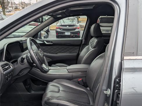 Used 2022 Hyundai Palisade Calligraphy image 17