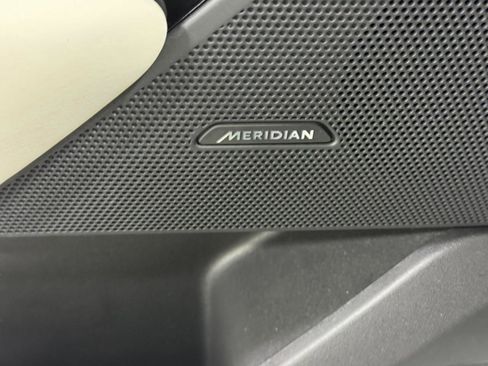 Used 2023 Land Rover Range Rover Velar R-Dynamic S image 22