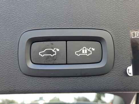 Used 2019 Volvo XC40 T5 Inscription image 9