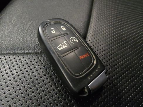 Used 2020 Jeep Cherokee Limited image 32