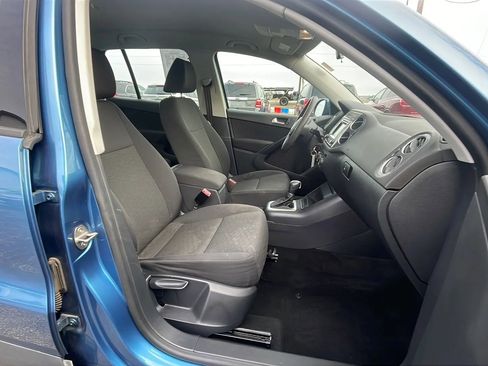 Used 2017 Volkswagen Tiguan Limited w/ Alloy Wheels Package image 25