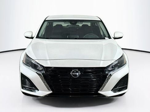 Used 2023 Nissan Altima 2.5 SV FWD image 2