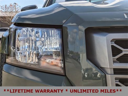 Used 2022 Nissan Frontier SV image 11