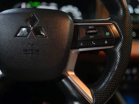 Used 2023 Mitsubishi Outlander SEL image 30