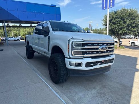 Used 2023 Ford F250 Platinum AWD/4WD image 2