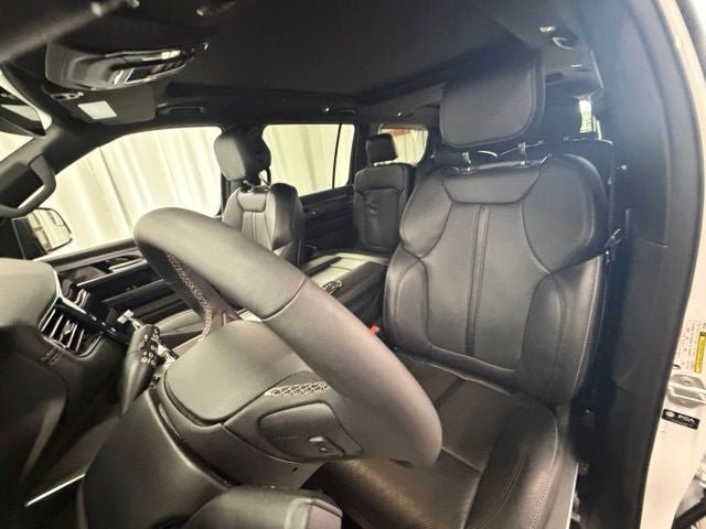Used 2024 Jeep Wagoneer Series II AWD/4WD image 5