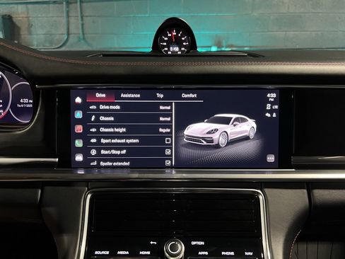 Used 2023 Porsche Panamera GTS image 28