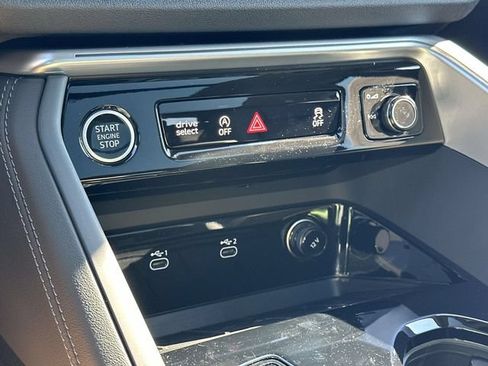Used 2025 Audi Q5 Premium Plus w/ Premium Plus AWD/4WD image 36