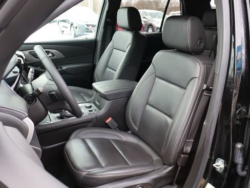 Used 2023 Chevrolet Traverse LT image 12