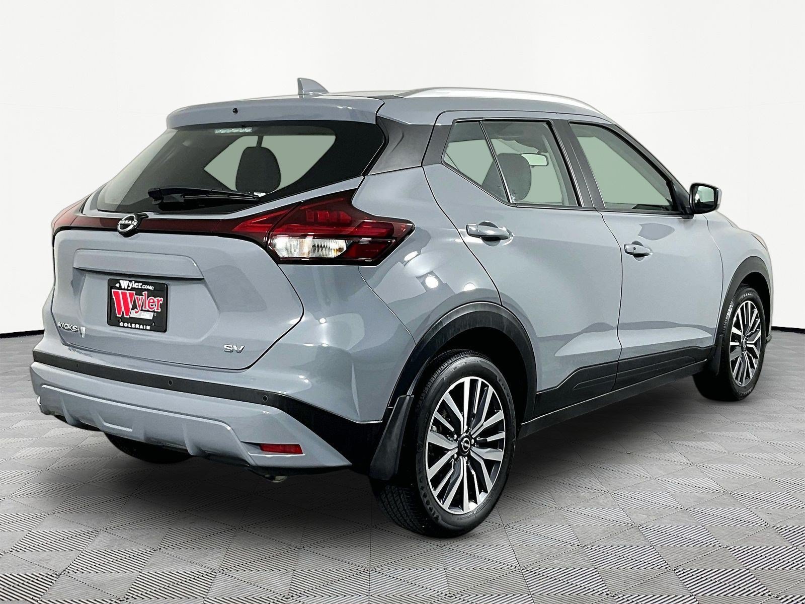 Used 2024 Nissan Kicks SV FWD image 6