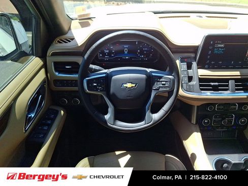 Used 2023 Chevrolet Tahoe Premier AWD/4WD image 16
