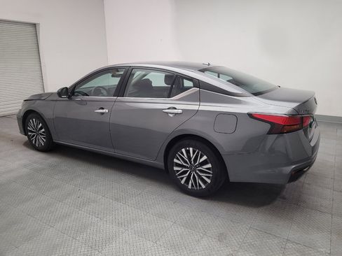 Used 2025 Nissan Altima 2.5 SV FWD image 3