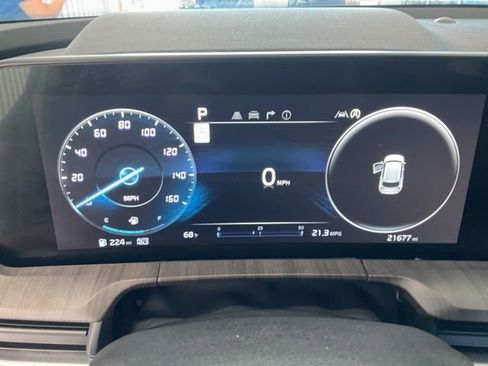 Used 2024 Kia Telluride SX w/ Towing Package FWD image 11