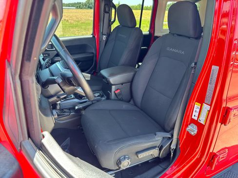 Used 2019 Jeep Wrangler Unlimited Sahara w/ Safety Group AWD/4WD image 11