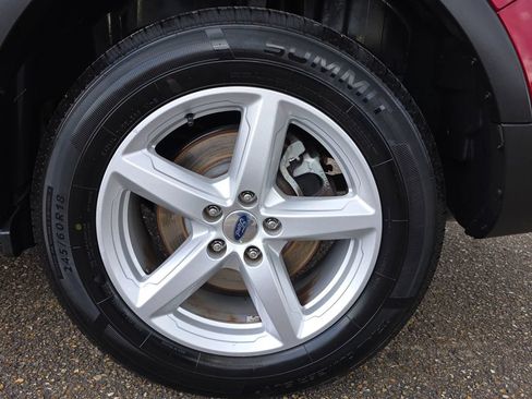 Used 2019 Ford Explorer XLT w/ Equipment Group 202A FWD image 9