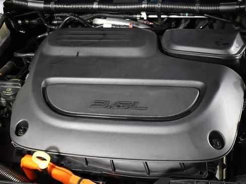 Used 2024 Chrysler Pacifica Limited FWD image 18