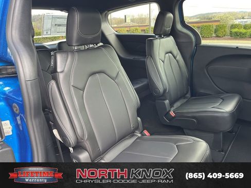 New 2026 Chrysler Pacifica Select image 21