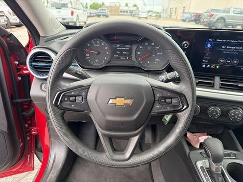Used 2026 Chevrolet Trax LS FWD image 23