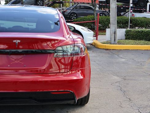 Used 2022 Tesla Model S image 18